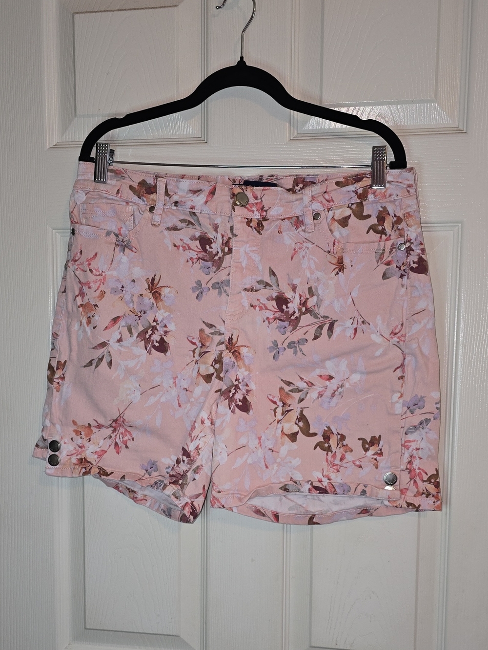 Bandolino Pink Floral Bermuda Shorts